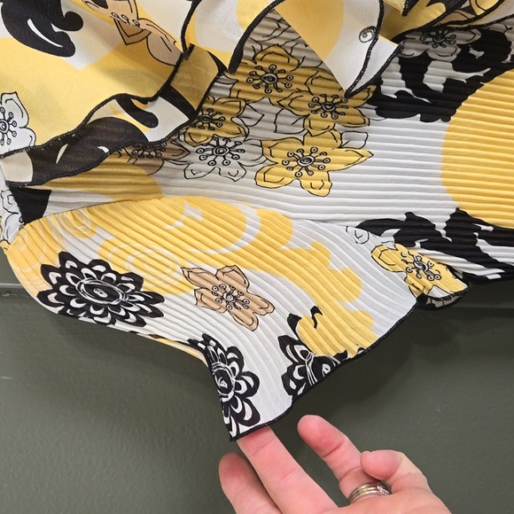 Nicola Short Sleeve Top - Picture 3 of 6